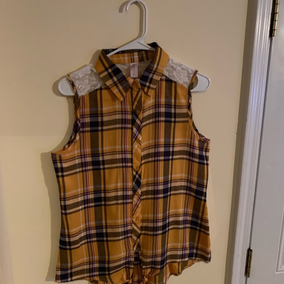 Top - Picture 2 of 2